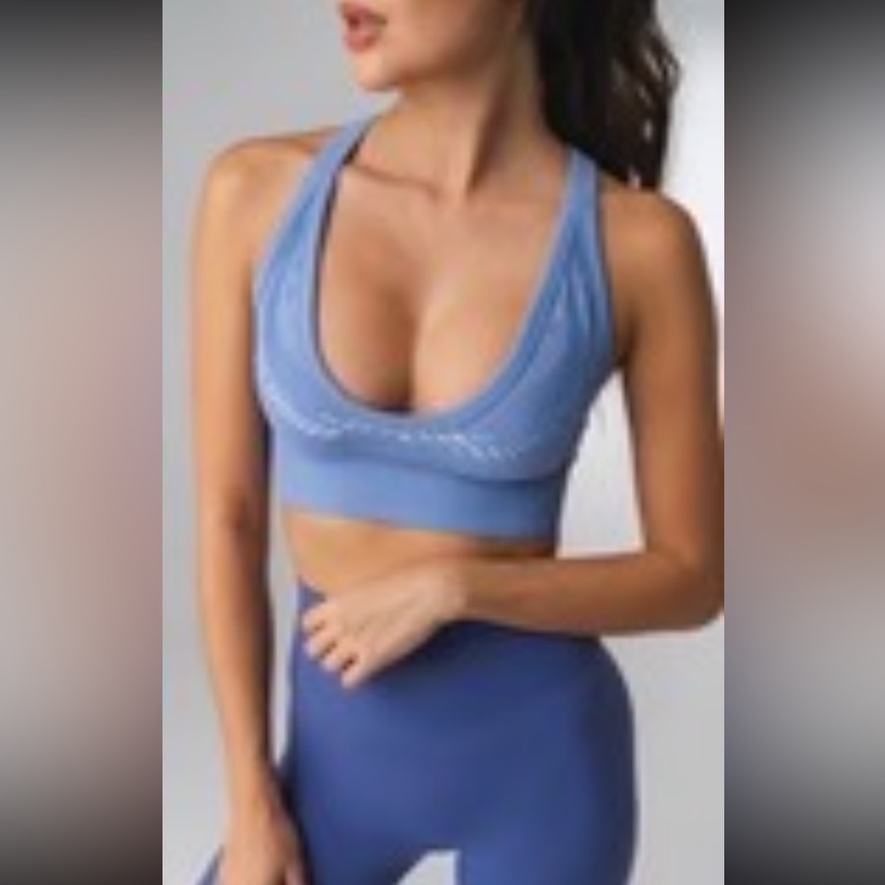 Balance Athletica/Vitality Detailed Plunge Neck Casual Sports Bra in Sky Blue